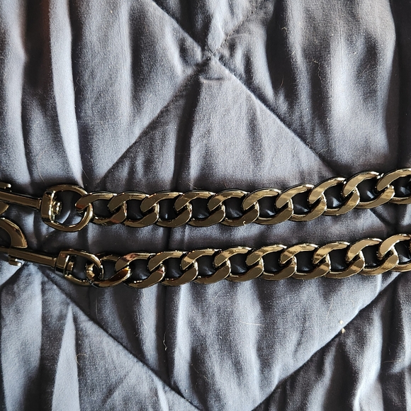 THINK ROYLN Sister Swing Patent Black Crossbody Bag with Red Lining - Picture 7 of 8